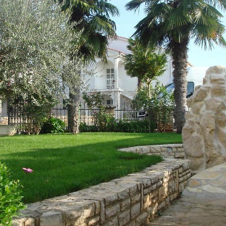 Apartments And Rooms Branka Novigrad Istria Esterno foto