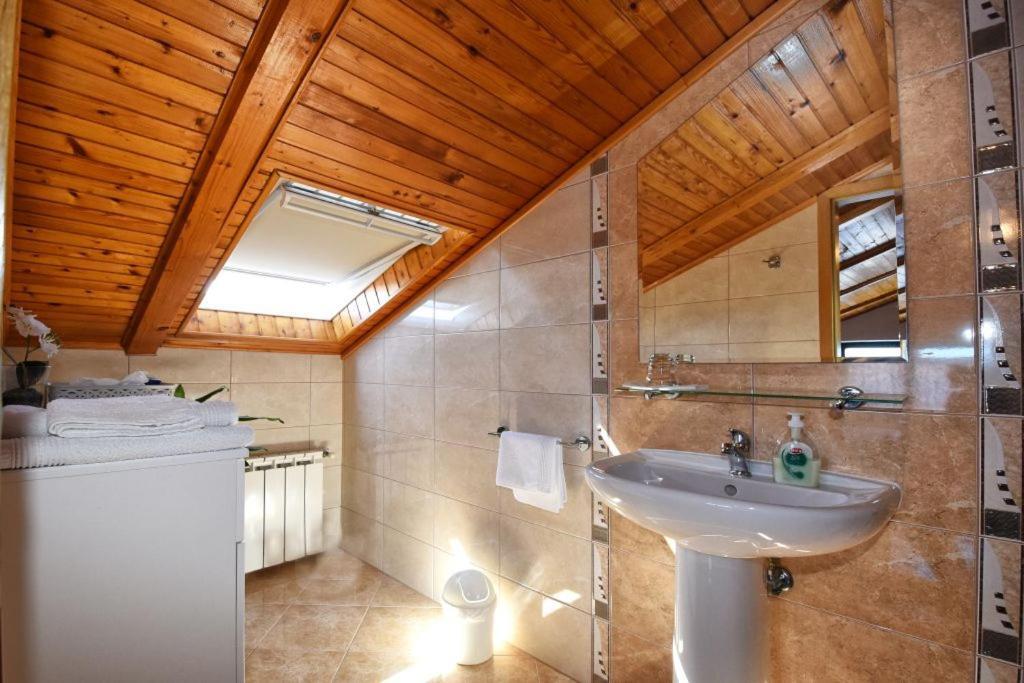 Apartments And Rooms Branka Novigrad Istria Esterno foto