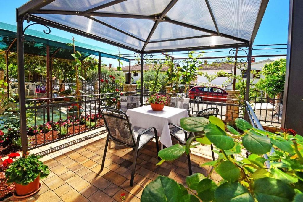 Apartments And Rooms Branka Novigrad Istria Esterno foto