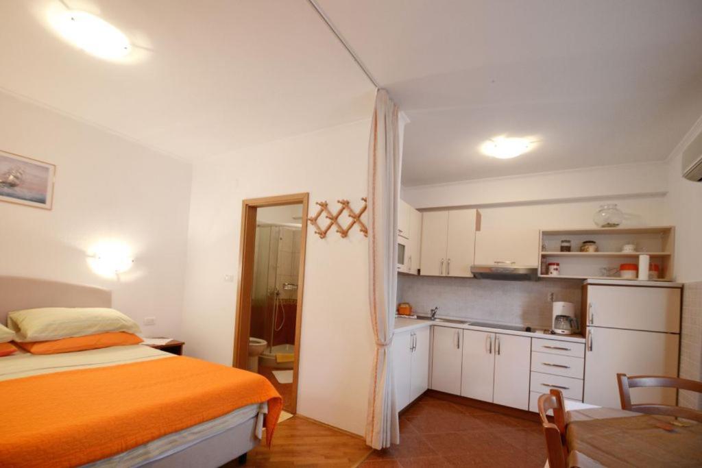 Apartments And Rooms Branka Novigrad Istria Esterno foto