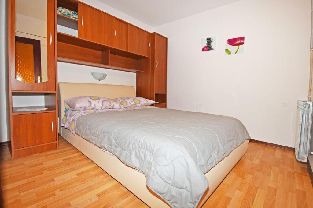 Apartments And Rooms Branka Novigrad Istria Esterno foto